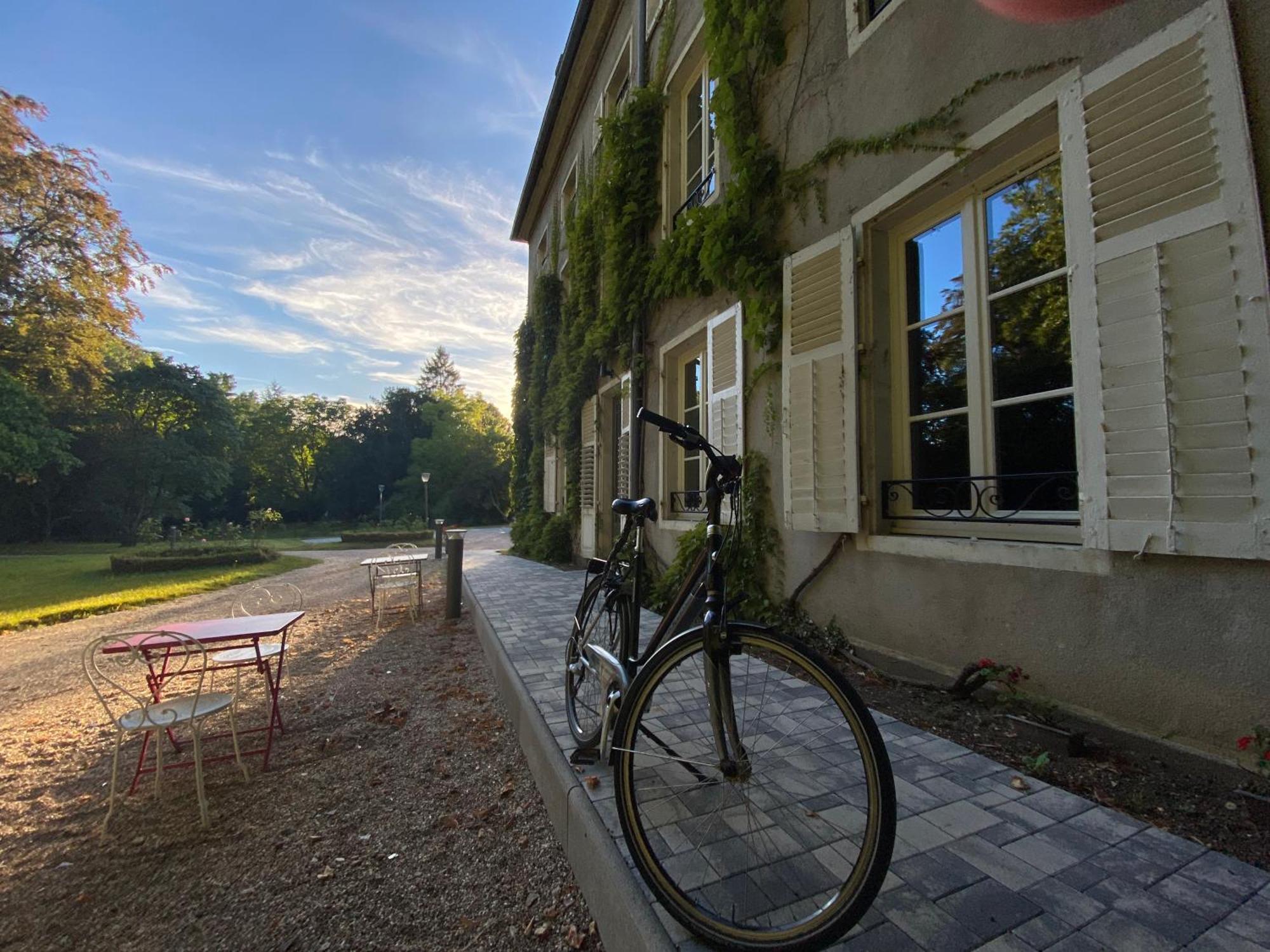 Logis Hotel Du Parc Pont-à-Mousson Exteriör bild